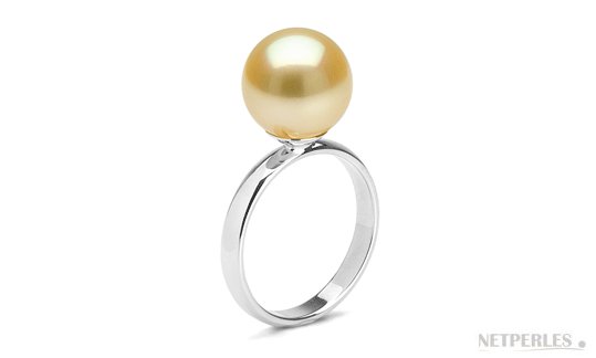 Anello in oro bianco  con perla di coltura delle Filippine dorata, colore naturale