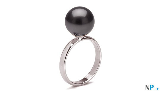 Anello in argento con perla d'acqua dolce nera AAA