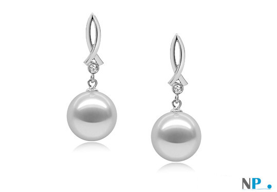 Orecchini in oro bianco 18k e diamanti con perle d'acqua dolce bianche  9-10 mm AAA