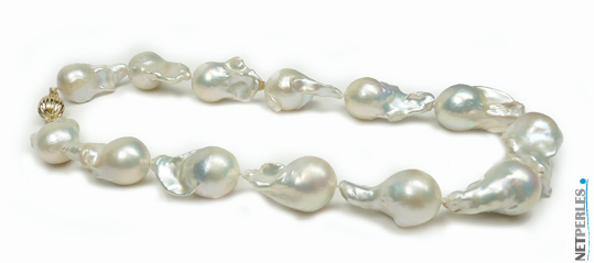 Collana di grandi perle d'acqua dolce Fireball bianche