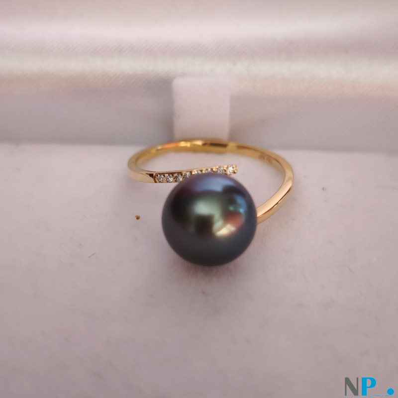 Anello in oro giallo 18k con perle nera di Tahiti AAA Anello in oro giallo 18k con perle nera di Tahiti AAA