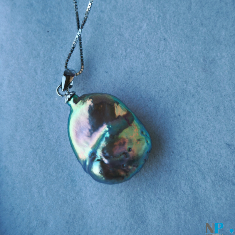 Pendente con grande perla d'acqua dolce dai mille colori Pendente con grande perla d'acqua dolce dai mille colori