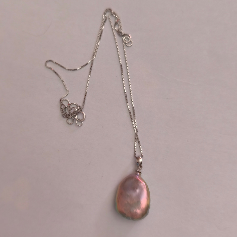 Pendente con grande perla d'acqua dolce dai mille colori Pendente con grande perla d'acqua dolce dai mille colori