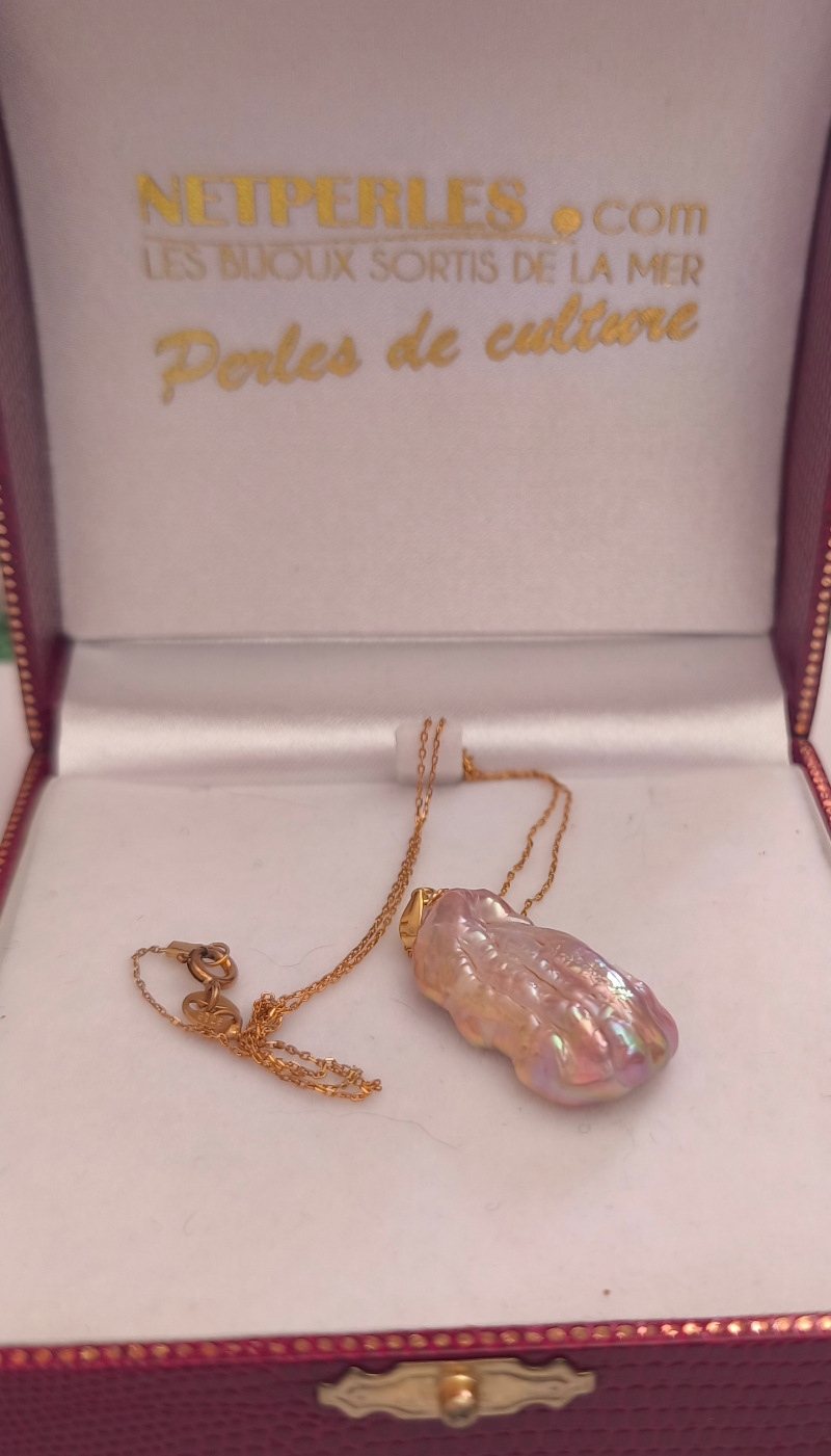 pendente in placcato oro rosa con perla d'acqua dolce lavanda dal lustro metallico pendente in placcato oro rosa con perla d'acqua dolce lavanda dal lustro metallico