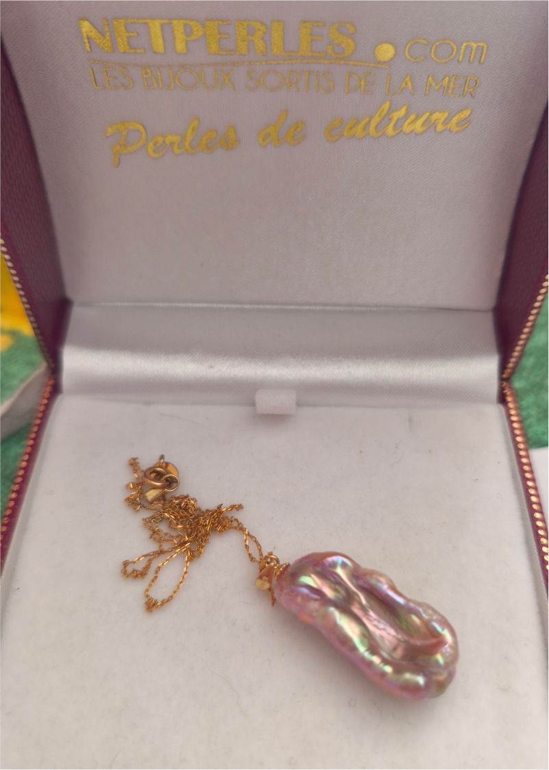 pendente in placcato oro rosa con perla d'acqua dolce lavanda dal lustro metallico pendente in placcato oro rosa con perla d'acqua dolce lavanda dal lustro metallico