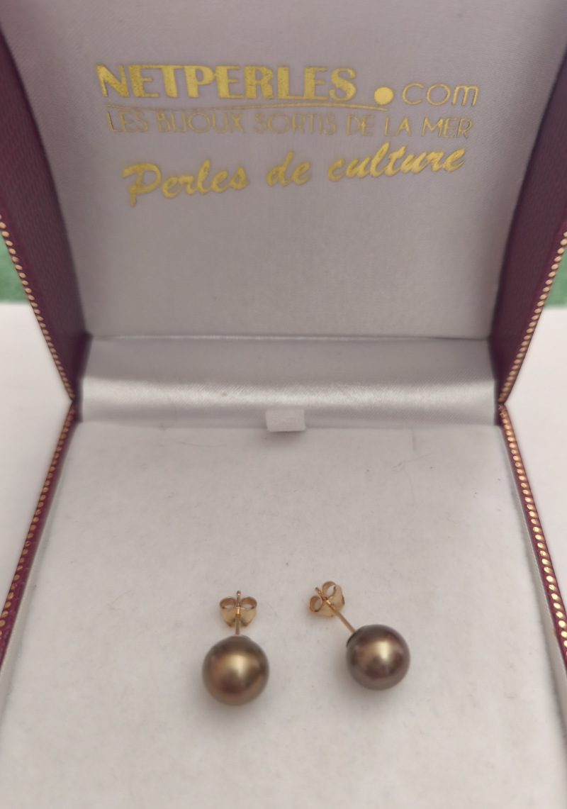 Orecchini di vere perle di Tahiti color tendente a cioccolato chiaro dorato Orecchini di vere perle di Tahiti color tendente a cioccolato chiaro dorato