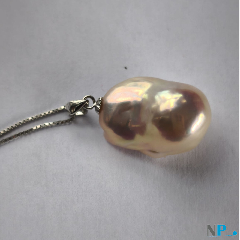 Pendente con grande perla d'acqua dolce Fireball Pendente con grande perla d'acqua dolce Fireball
