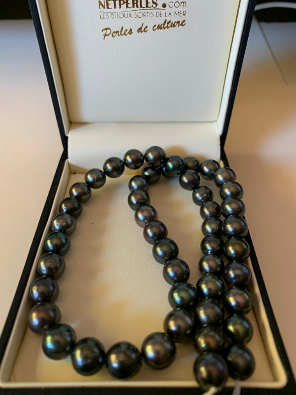 Collana 44 cm perle di Tahiti riflessi castano, ramato, verde foresta