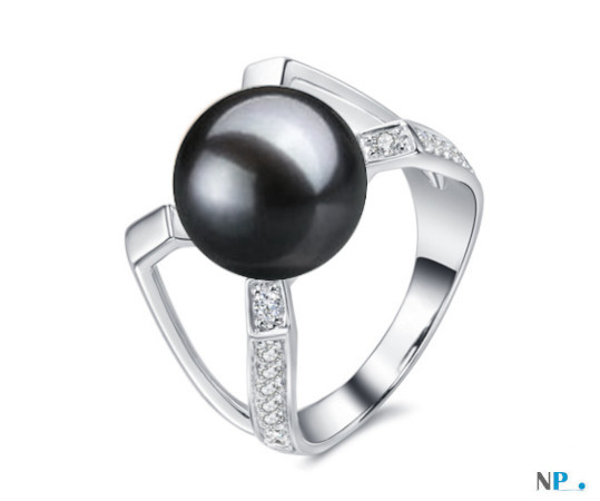 Anello in argento con zirconi e  perla d'acqua dolce nera AAA