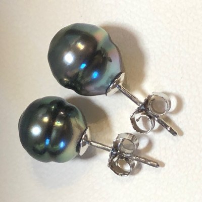 Paio di orecchini di perle nere di Tahiti Barocche da 9-10 mm su Oro 14k