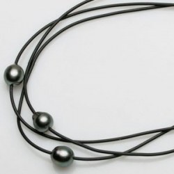 Collana 40/45 cm laccio cuoio e fermaglio Argento Perle di Tahiti 9-10 mm goccia AA+