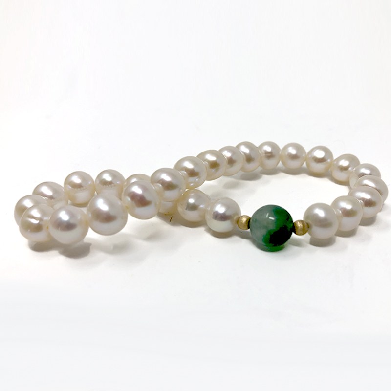 Braccialetto perle d'acqua dolce bianche 7-8 mm AAA, una perla peridoto verde, 2 perline d'oro 14k