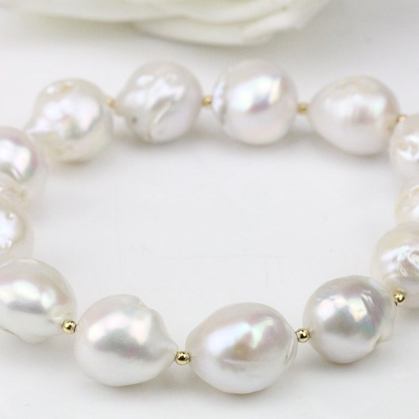 Braccialetto di perle barocche d'acqua dolce 11-13 mm bianche con perline placcate oro