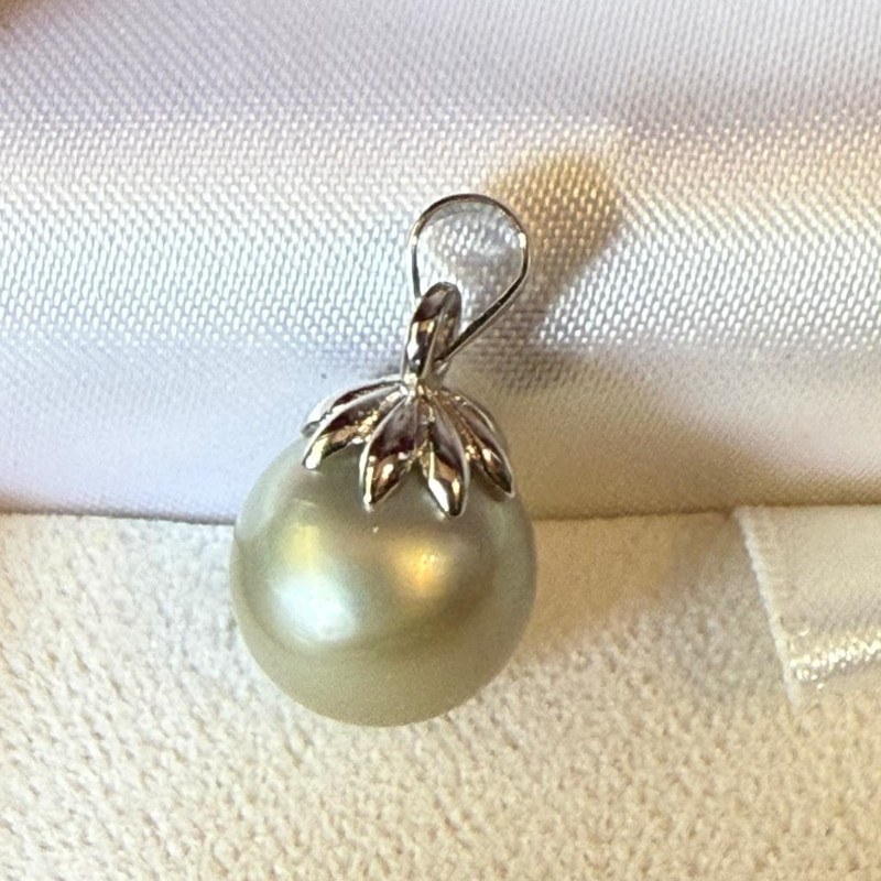 Pendente in argento e perla grigia verde a goccia dalle Filippine 11-12 mm Barocca