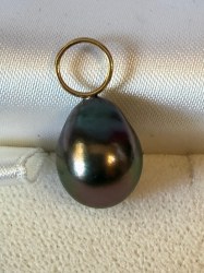 Pendente Mignon in oro 14k con perla di Tahiti a goccia 11-12 mm AAA