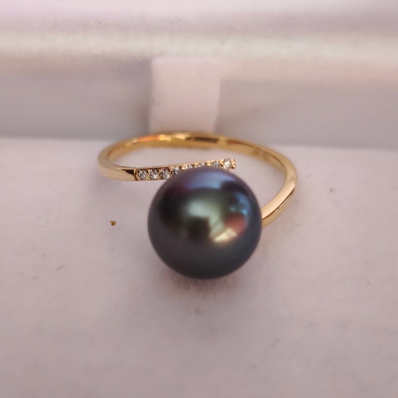 Anello in oro giallo 18k con perla coltivata di Tahiti 9,8 mm AAA