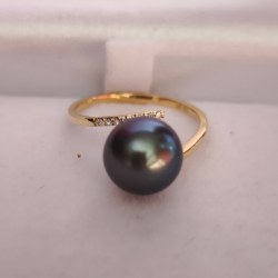 Anello in oro giallo 18k con perla coltivata di Tahiti 9,8 mm AAA