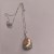 Pendente e catenina Argento 925 Perla Acqua Dolce 15x20 mm multiriflesso lustro metallico