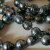 Collana sautoir 90 cm composta con perle di Tahiti nere da 12,5 a 14,5 mm Barocche
